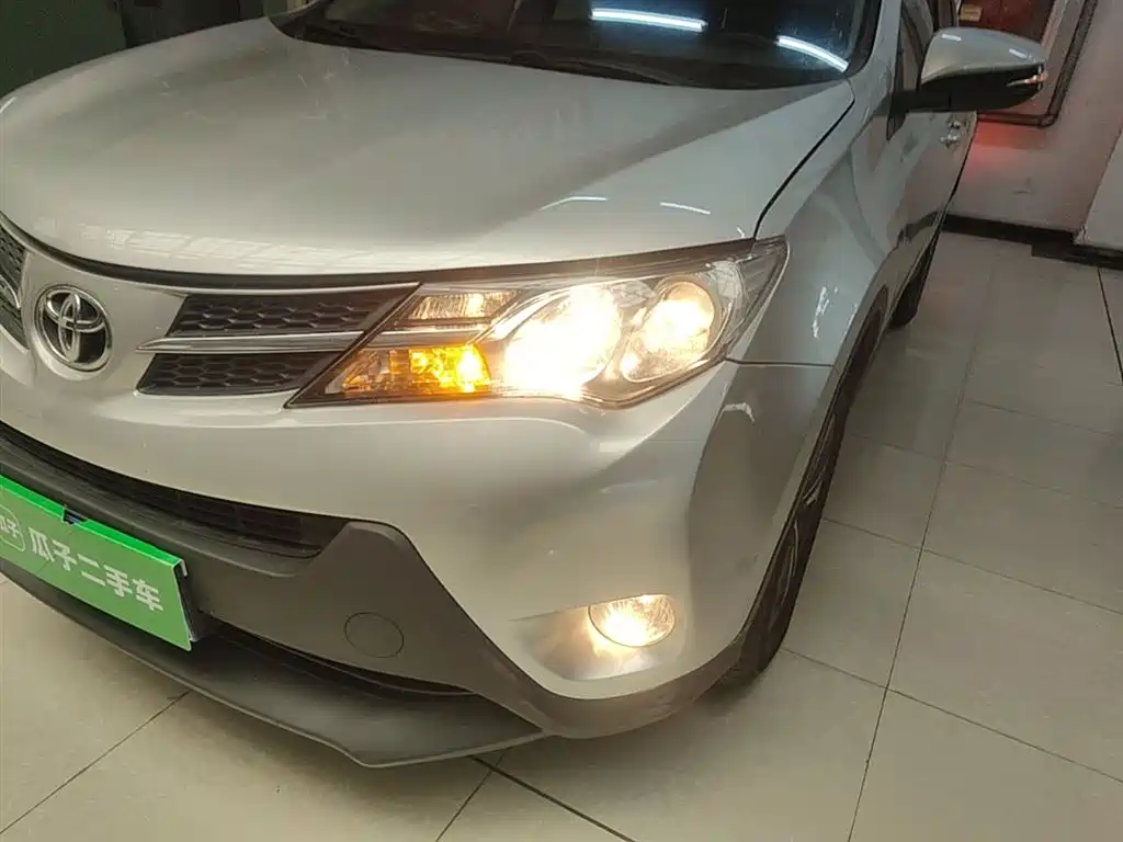 Toyota RAV4 Rongfang 2015 2.0L CVT 2WD Trend Edition фото 24