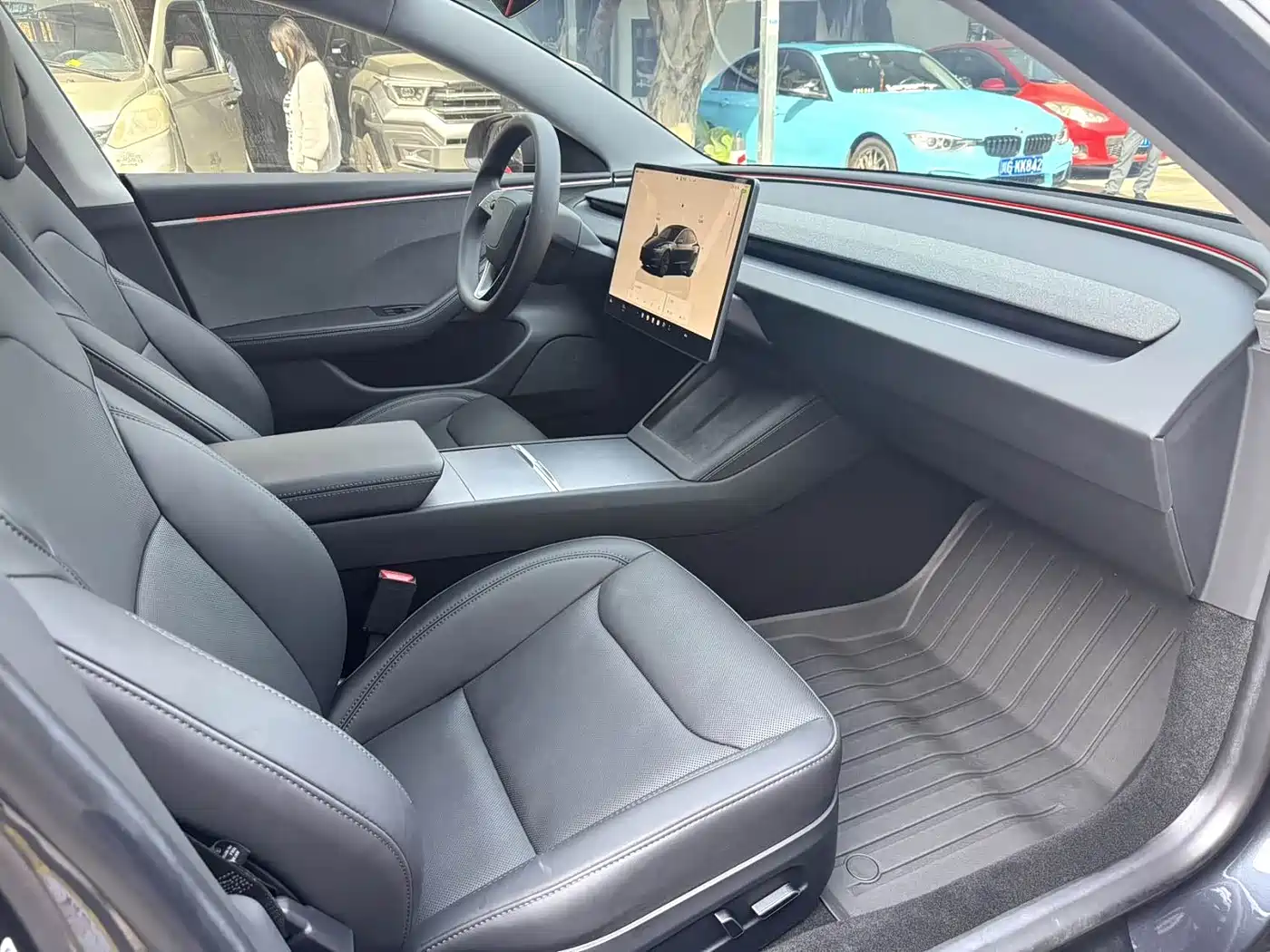 TESLA MODEL 3