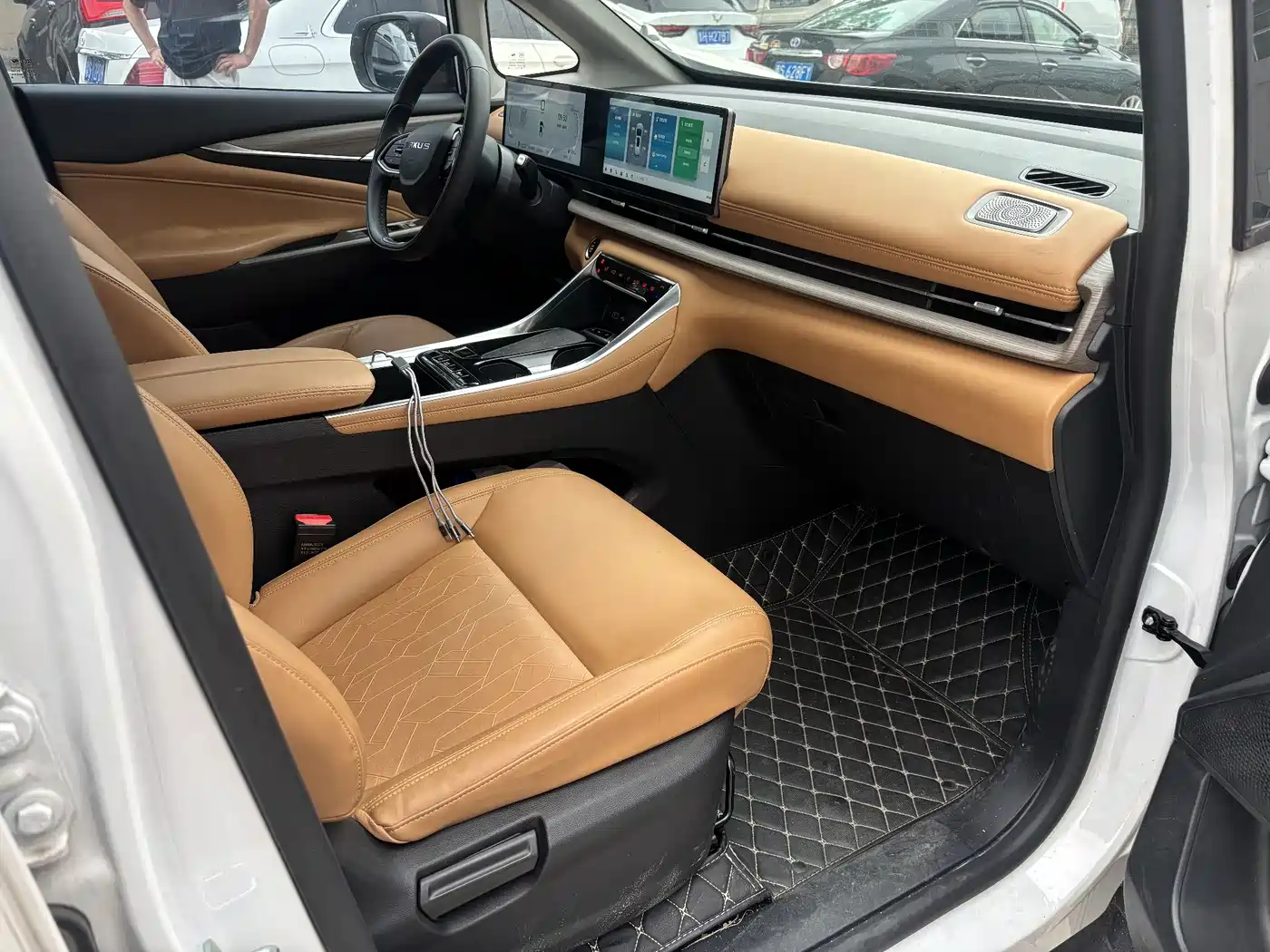 SAIC Maxus Maxus G50 PHEV 2025 Pilot Edition фото 11