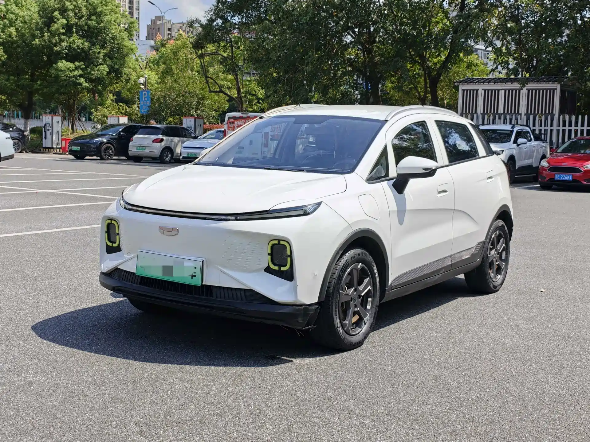 Фото 1 - Geely Geometry E Firefly