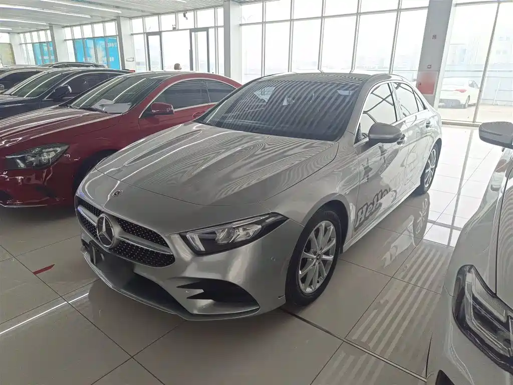 Mercedes-Benz A-Class 2020 A 200 L Sport Sedan фото 2