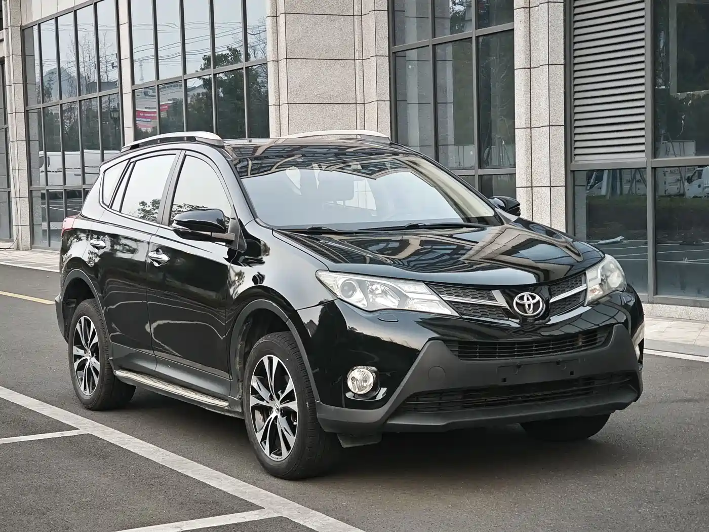 Toyota RAV4 Rongfang 2015 2.5L Automatic 4WD Elite Edition фото 3