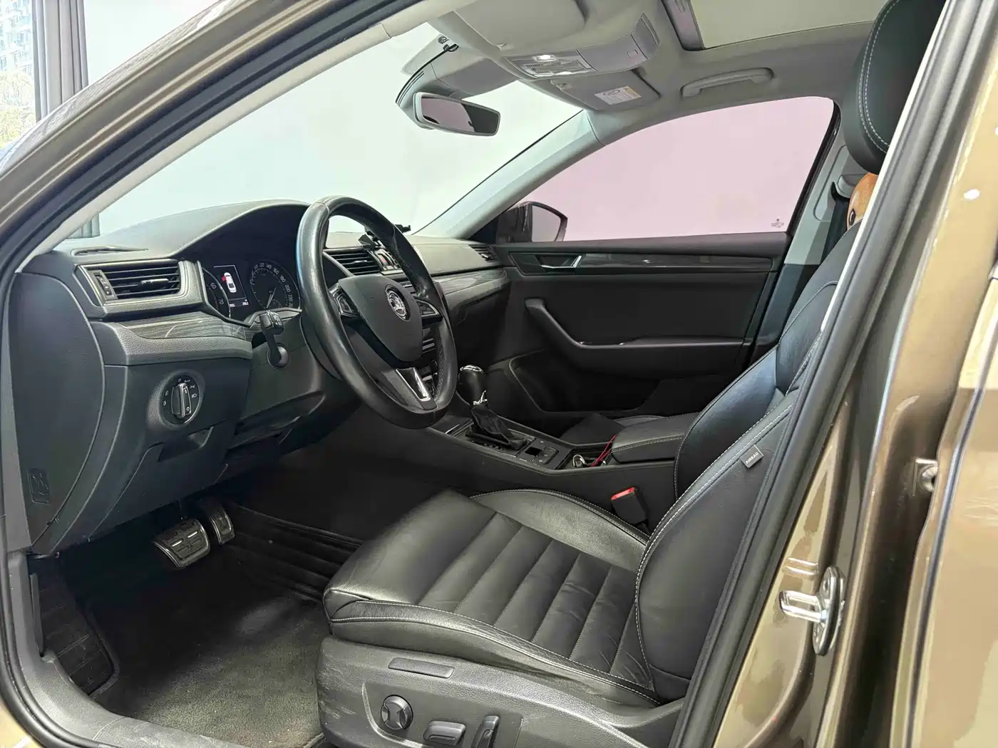 Škoda Superb 2016 TSI330 DSG Smart Edition фото 4