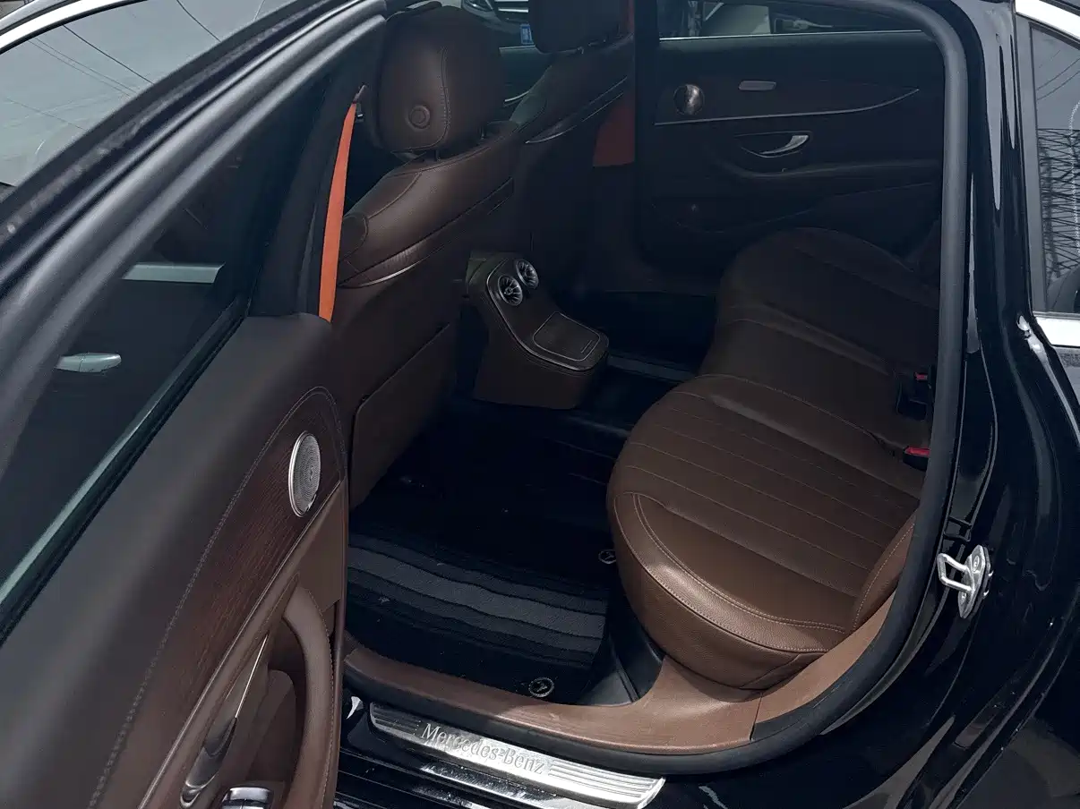 Mercedes-Benz E-Class New Energy 2022 Facelift E 350 e L Plug-in Hybrid Sport Sedan фото 5