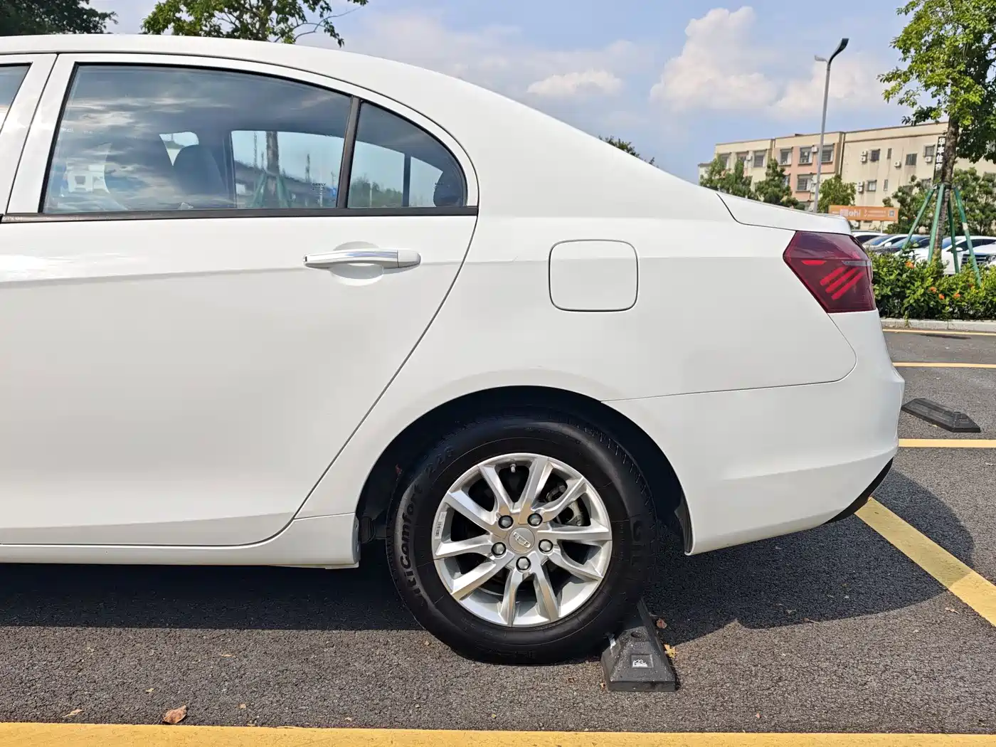 Фото 25 - Geely Emgrand