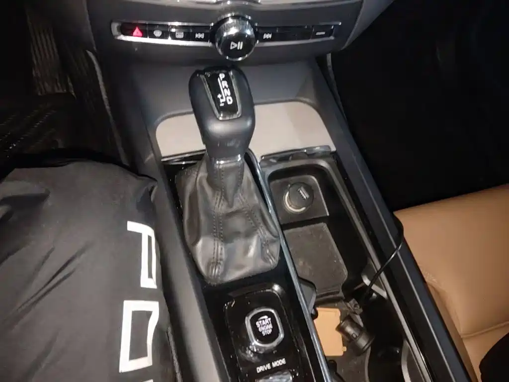 Фото 14 - Volvo XC60