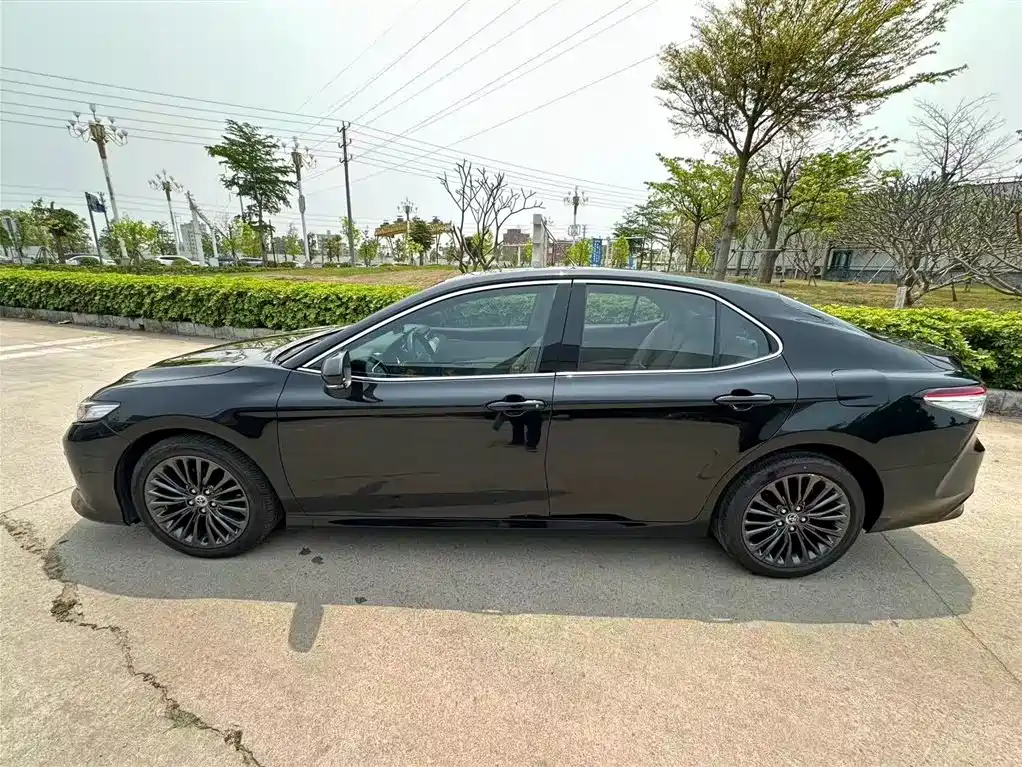 Toyota Camry 2018 2.0E Elite Edition фото 5