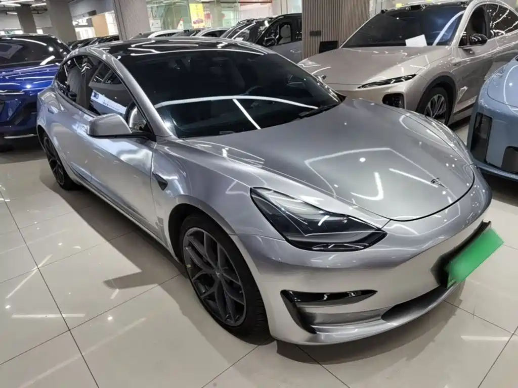 Фото 4 - Tesla Model 3