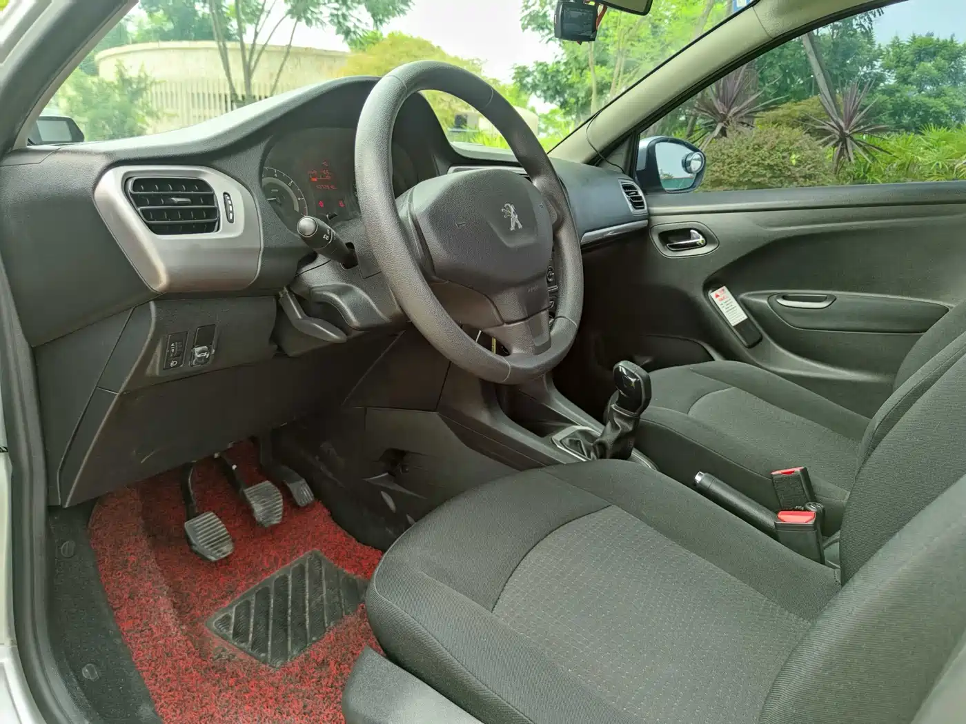 Peugeot 301 2014 1.6L Manual Comfort Edition фото 12