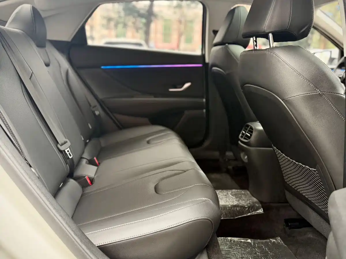 Hyundai Elantra 2023 Model 1.5L CVT LUX Premium Edition фото 12