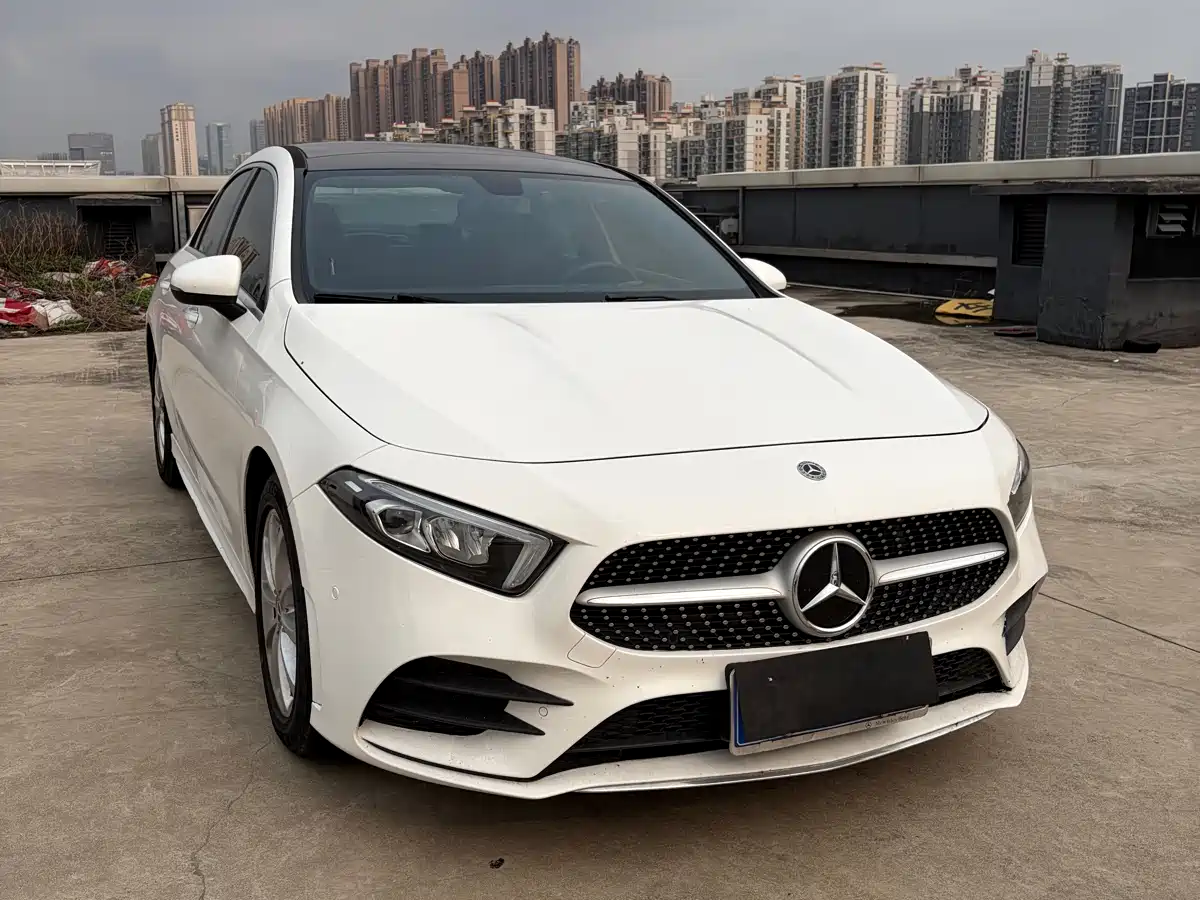Mercedes-Benz A-Class 2019 A 200 L Sport Sedan фото 3