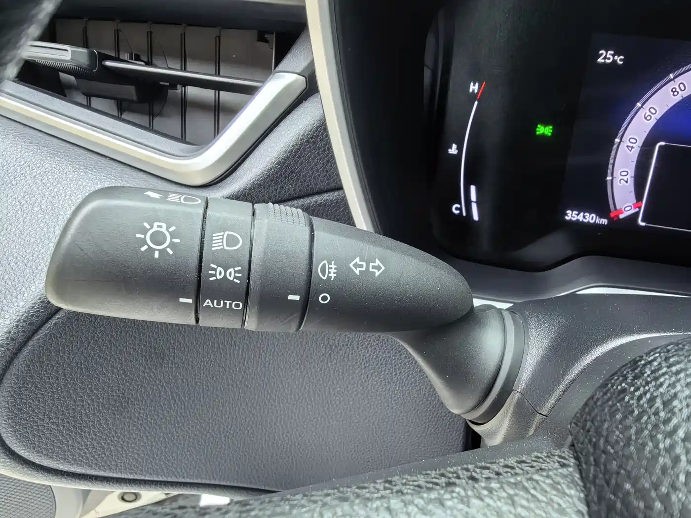 Toyota Frontlander 2024 2.0L CVT Elite Plus Edition фото 14