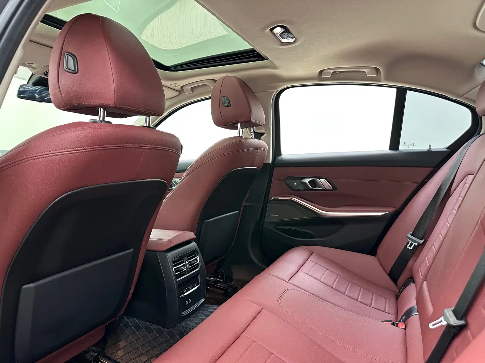 Photo 18 - BMW 3 Series