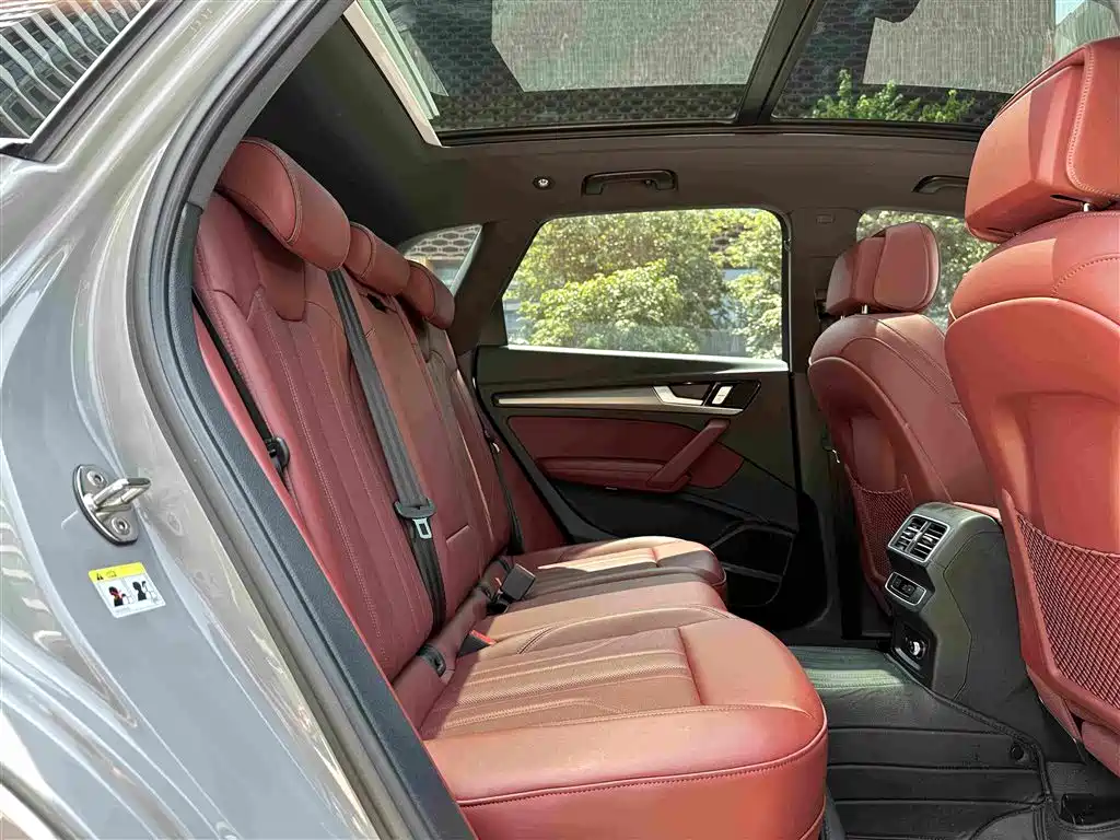 Фото 20 - Audi Q5L
