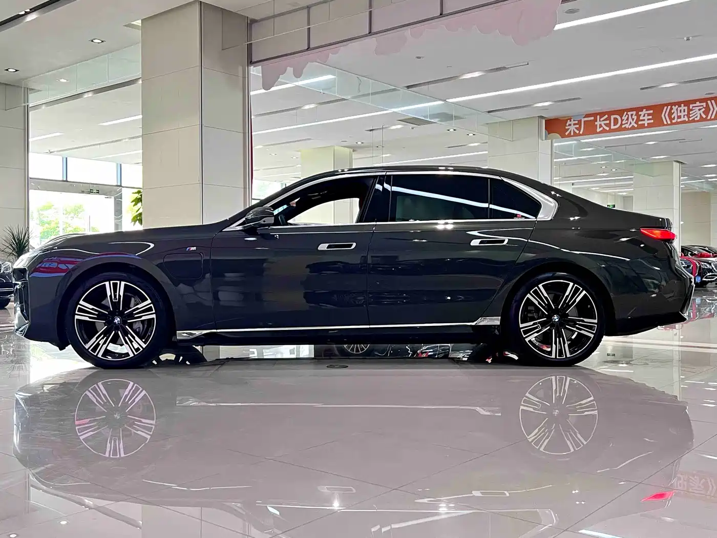 BMW i7 2023 eDrive50L Premium M Sport Package фото 3