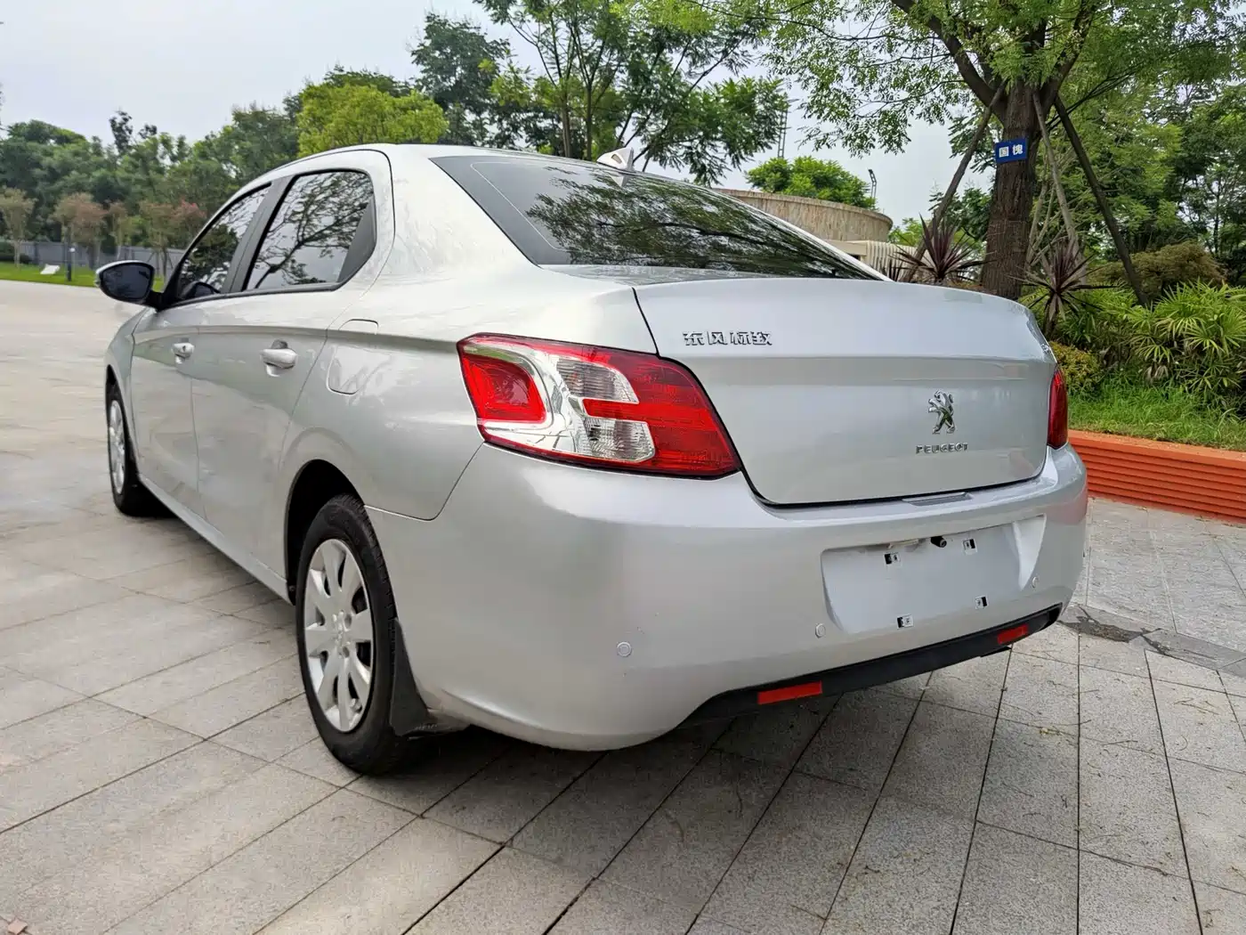 Peugeot 301 2014 1.6L Manual Comfort Edition фото 4