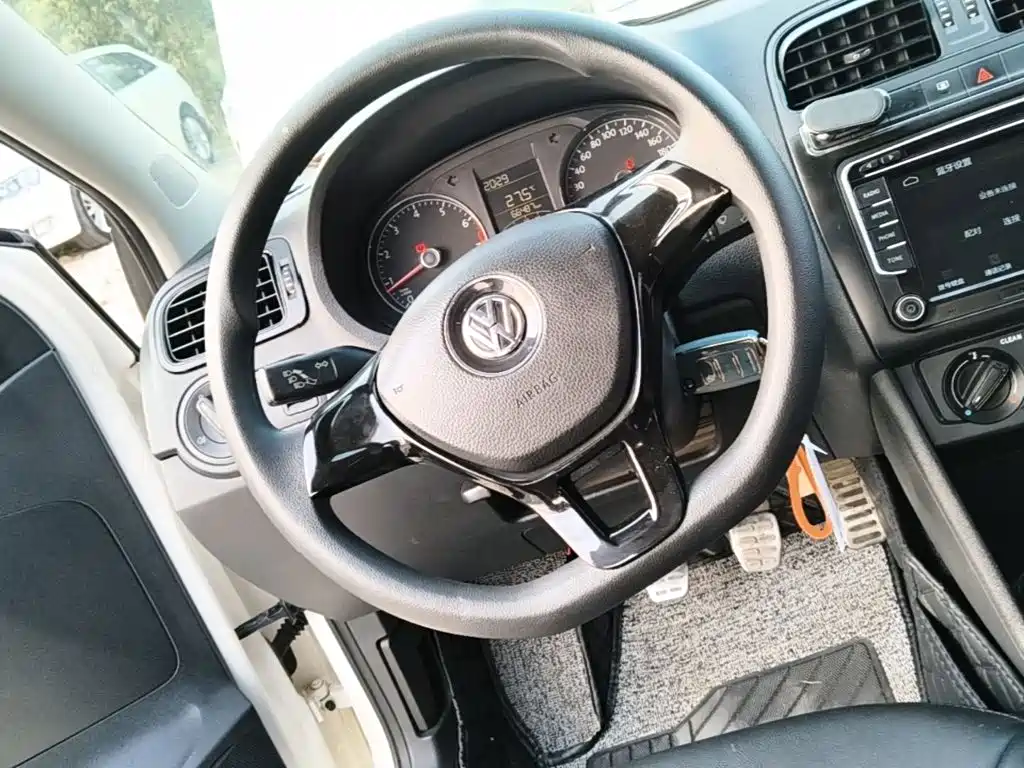 Фото 11 - Volkswagen Polo
