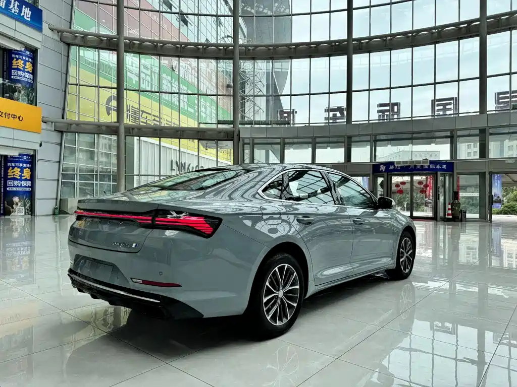 Фото 9 - Geely Preface