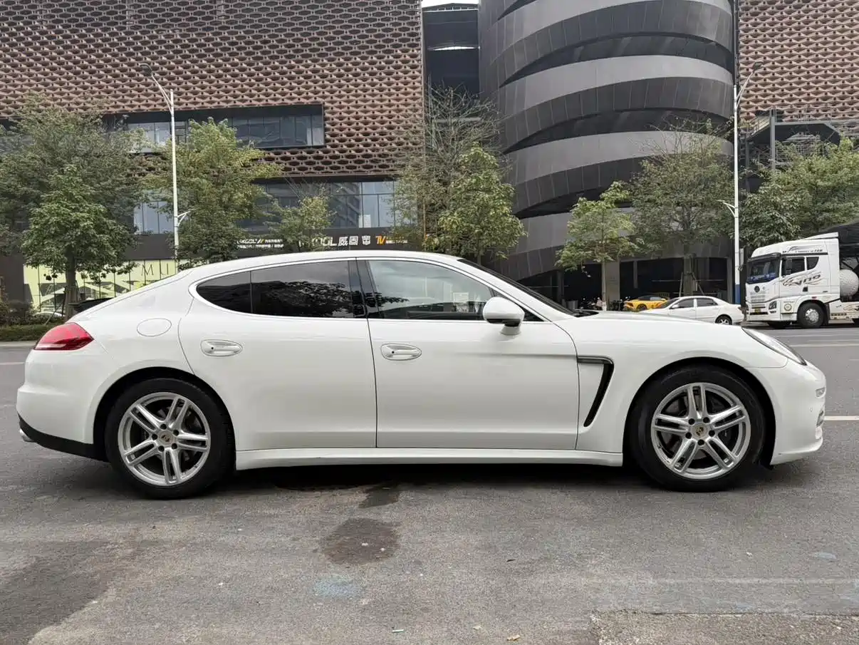Porsche Panamera 2014 Panamera 4 3.0T фото 3