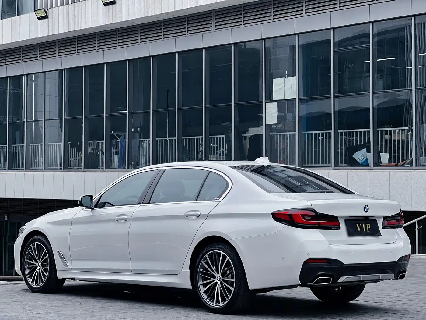 BMW 5 Series 2022 530Li Leading M Sport Package фото 8