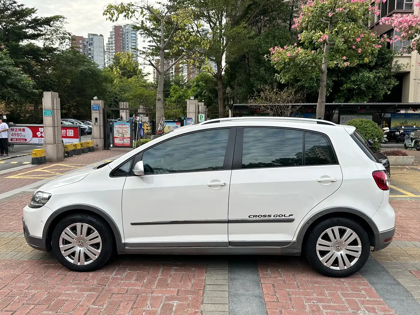 Volkswagen Golf (Import) 2011 1.4TSI Cross Golf фото 7