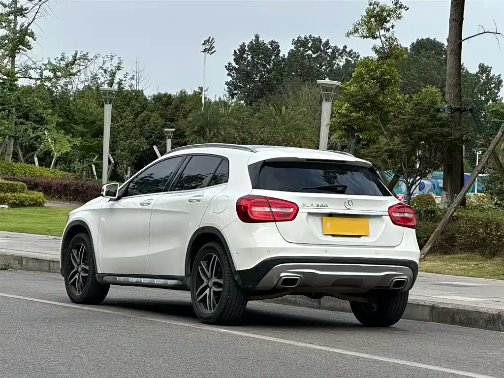 Mercedes-Benz GLA 2015 GLA 200 Fashion фото 3