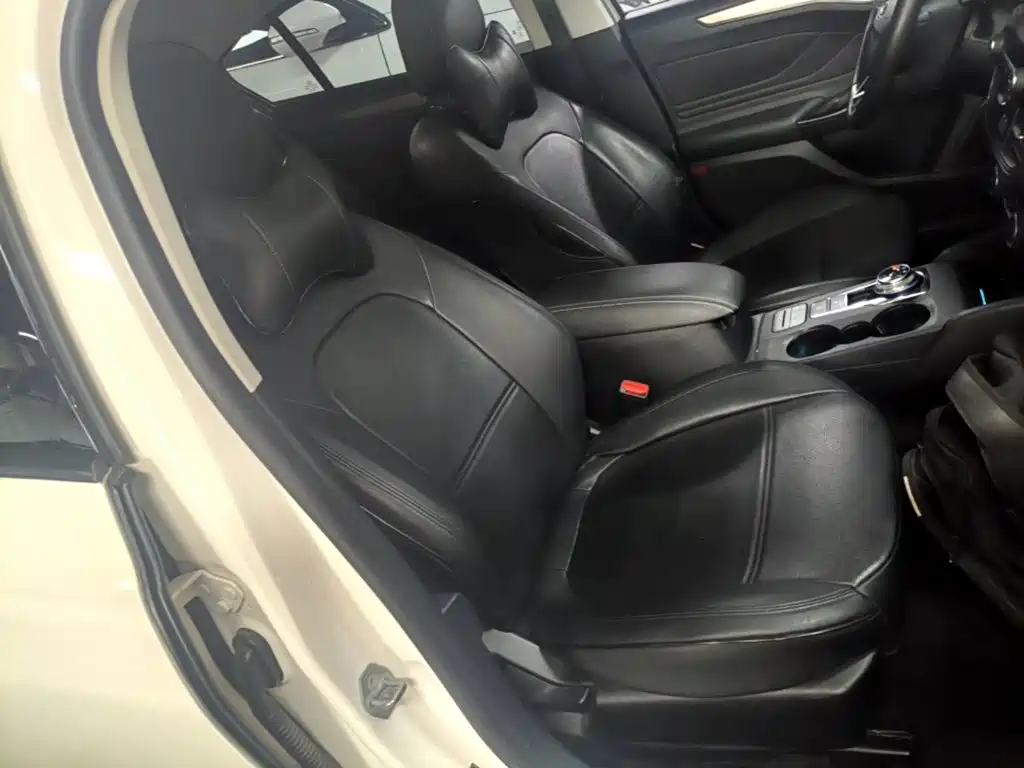 Фото 20 - Ford Focus