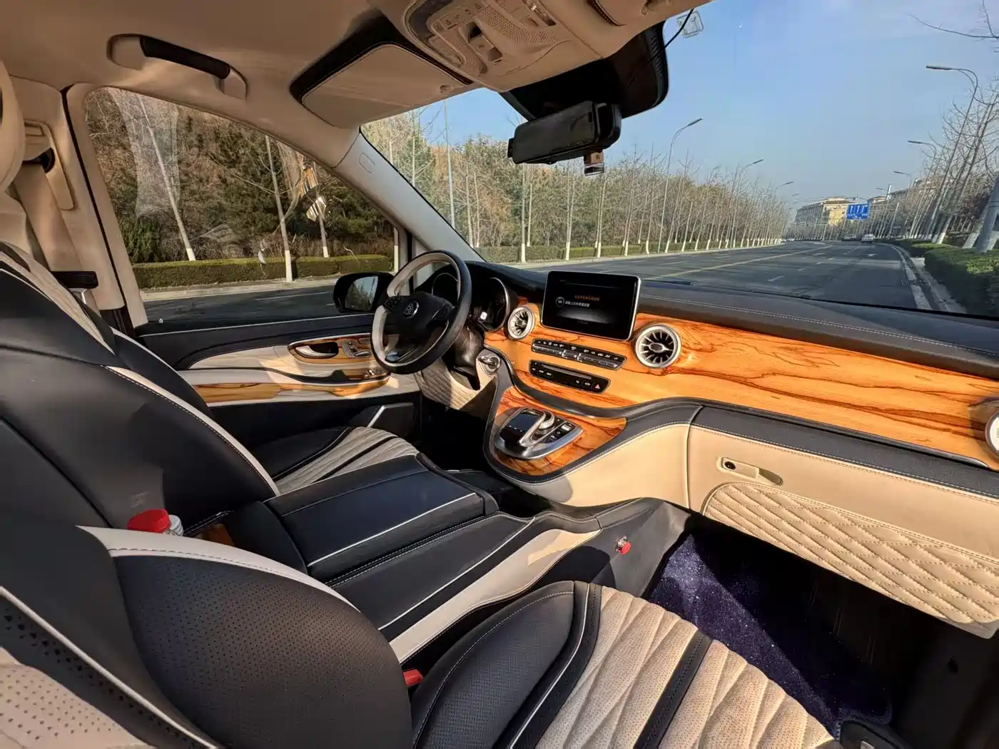 Mercedes-Benz V-Class 2020 Model V 260 L Long Wheelbase Luxury фото 16