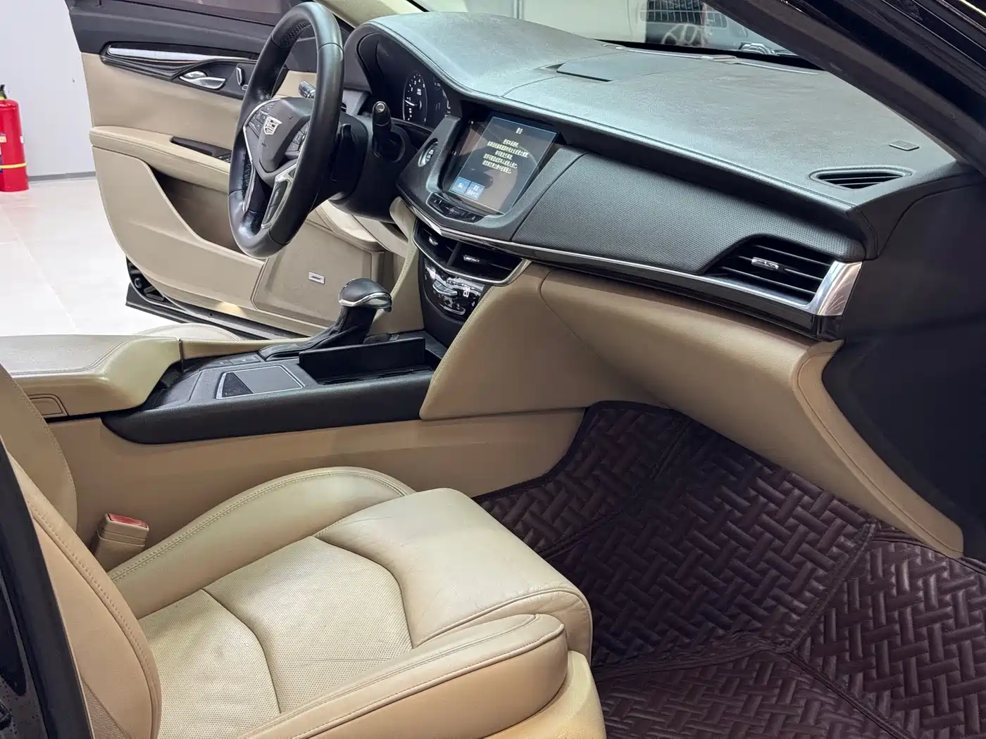Фото 19 - Cadillac CT6