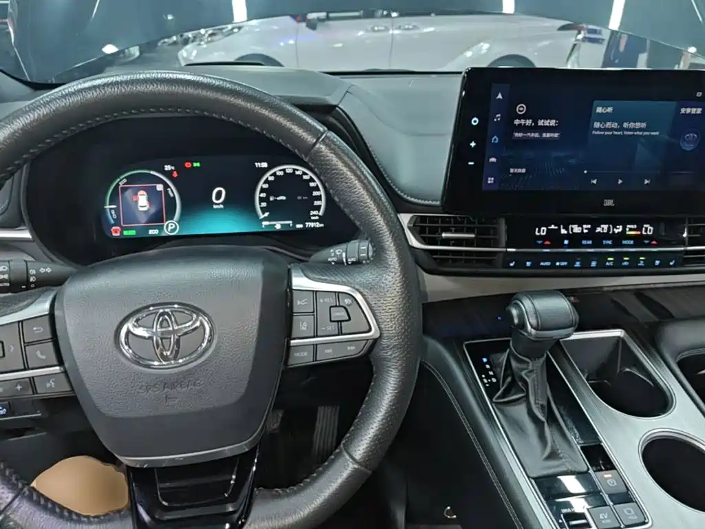Toyota Granvia 2023 2022 Model Year 2.5L Hybrid Flagship Edition