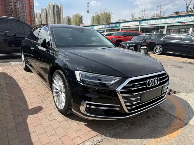AUDI A8