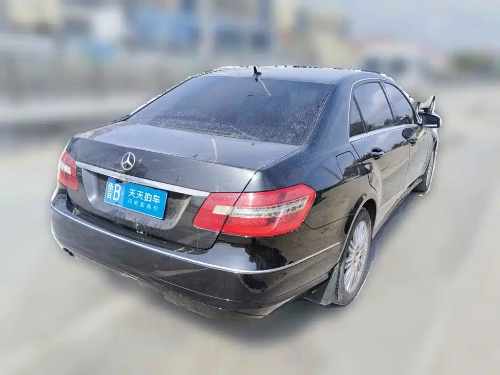 Photo 5 - Mercedes-Benz E-Class