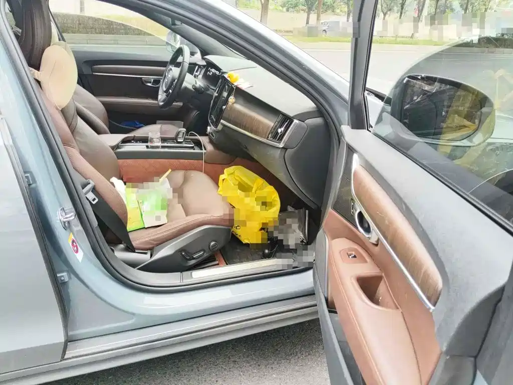 Photo 13 - Volvo V90