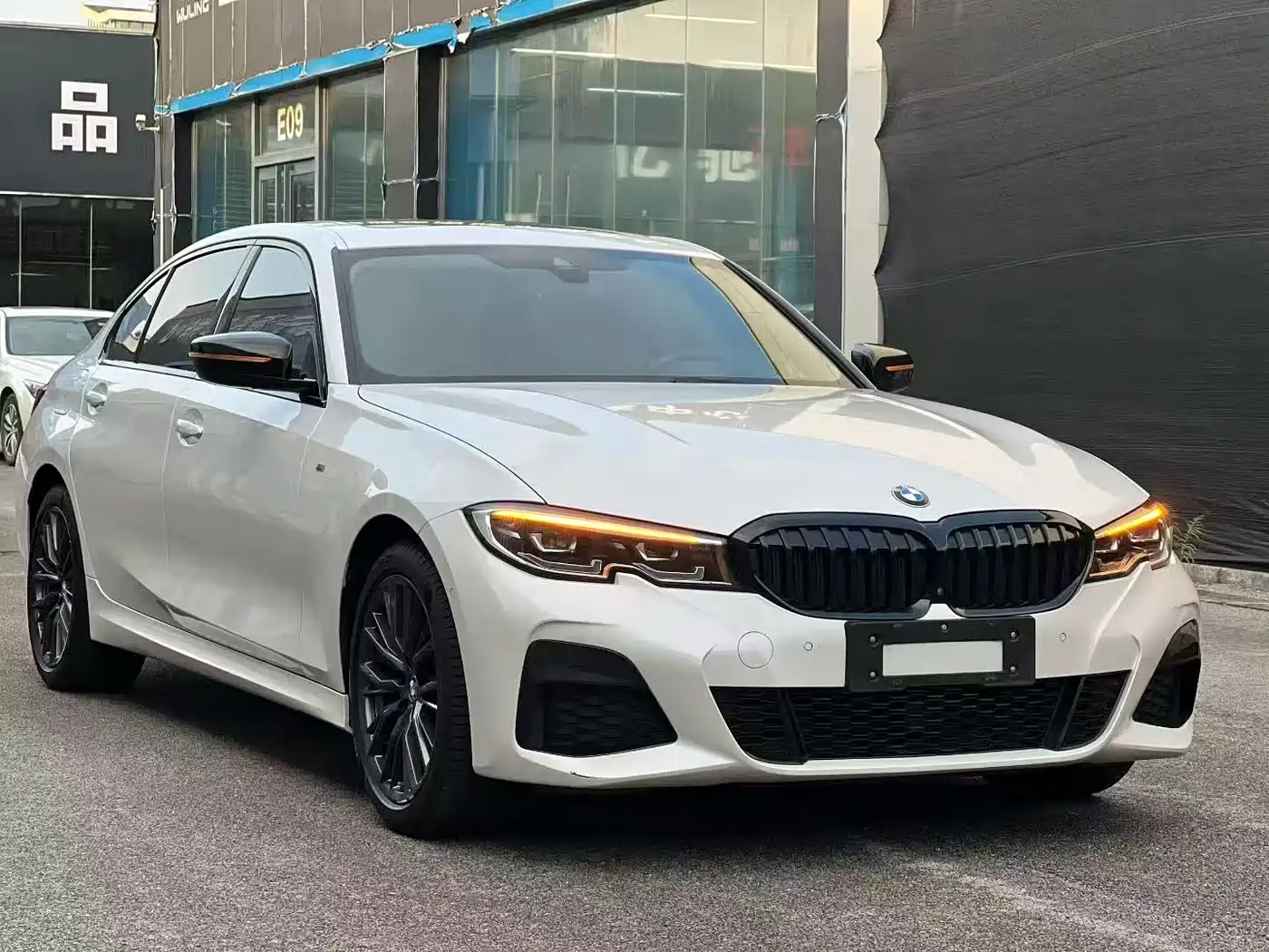 BMW 3 Series 2021 325Li M Sport Night Edition фото 3