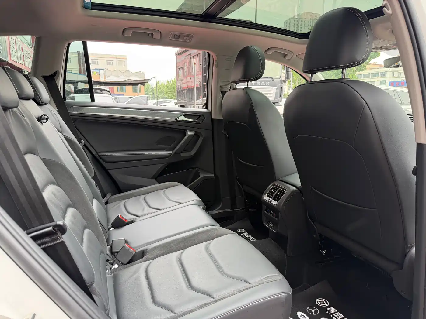 Volkswagen Tiguan L 2021 330TSI Automatic 2WD R-Line Premium фото 14