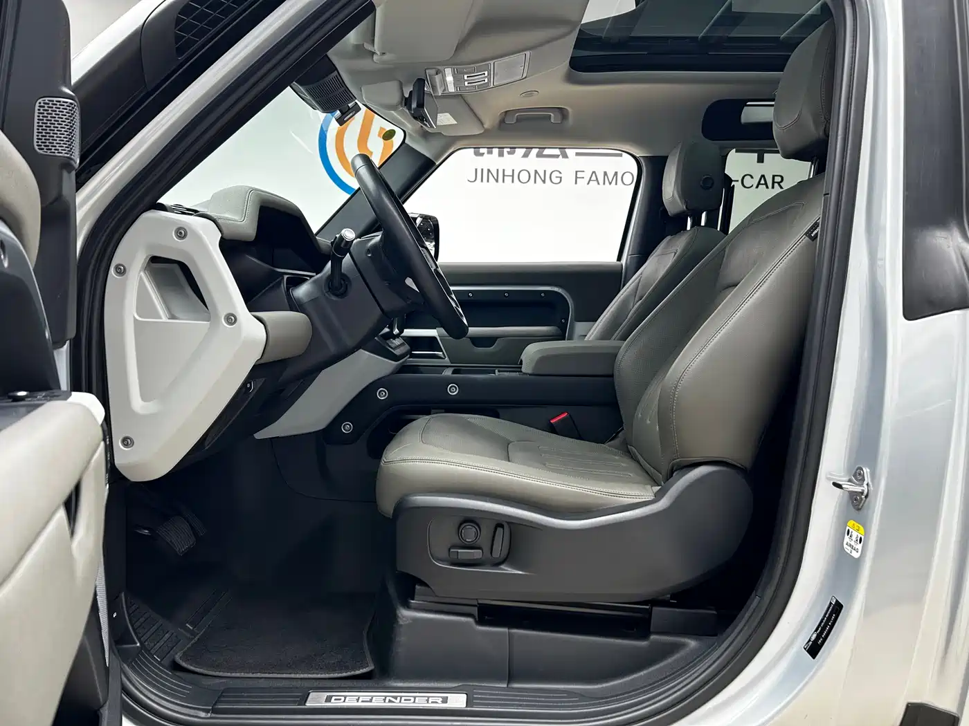 Land Rover Defender 2022 Model 90 3.0T P400 XS фото 6