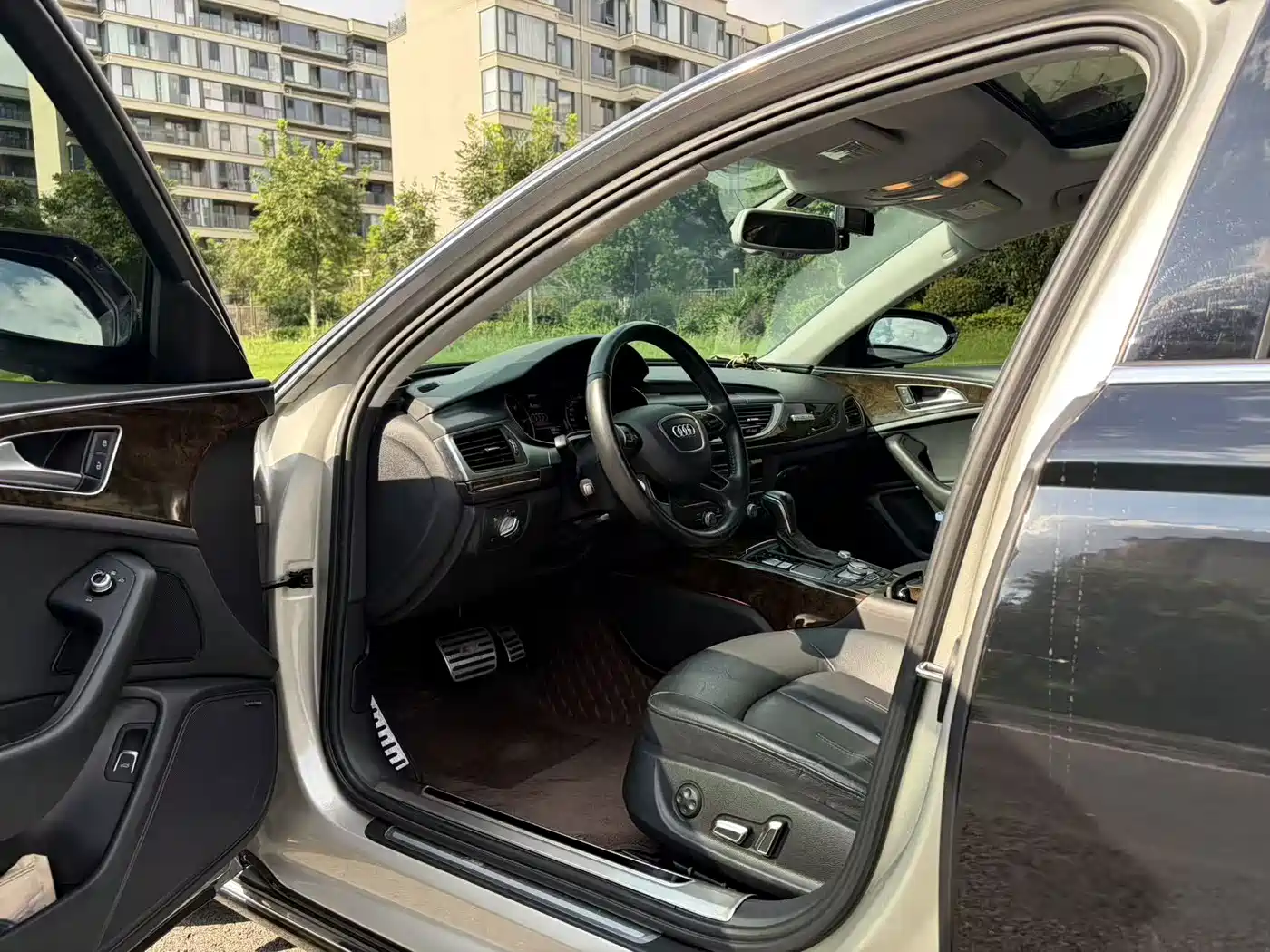 Фото 13 - Audi A6L