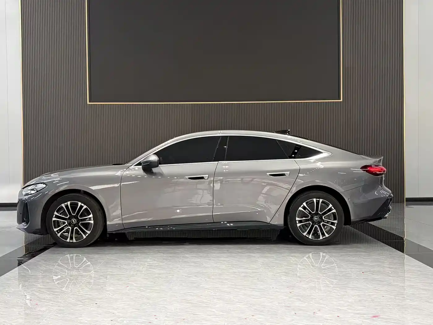 Audi A5L Sportback 2025 Model 2.0T Luxury фото 6