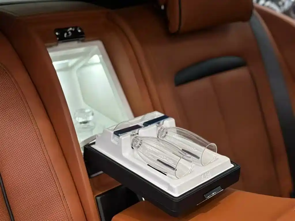 Фото 5 - Rolls-Royce Cullinan