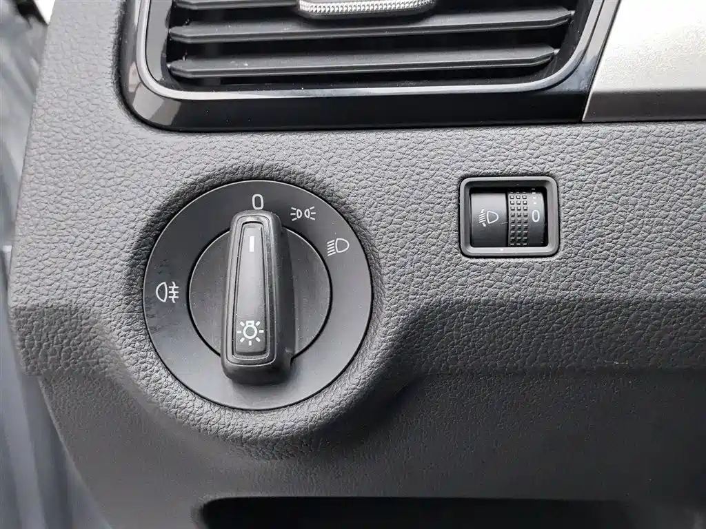 Škoda Rapid 2020 1.5L Manual Standard фото 21