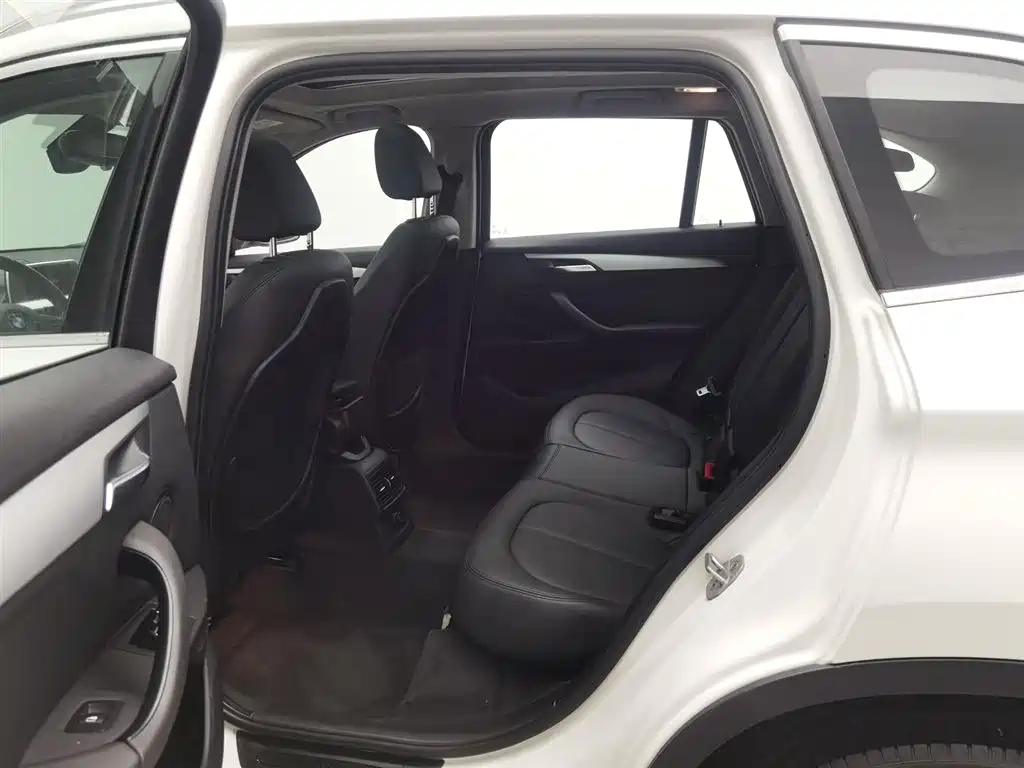 BMW X1 2018 sDrive20Li Leading Model фото 15