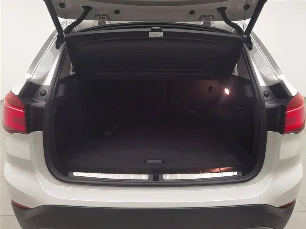 BMW X1 2018 sDrive20Li Leading Model фото 16