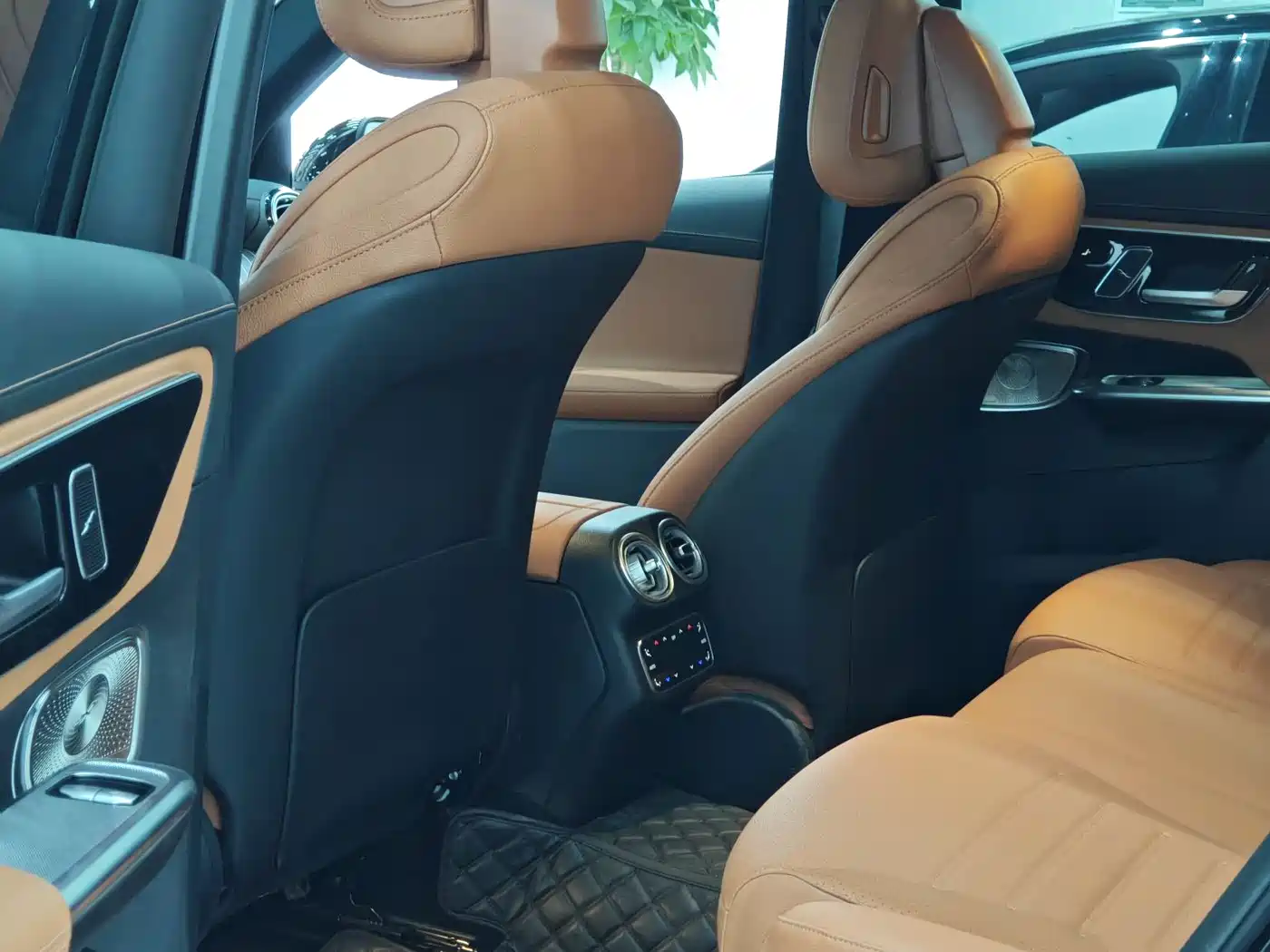 Mercedes-Benz GLC 2024 GLC 300 L 4MATIC Luxury 5-seater фото 5