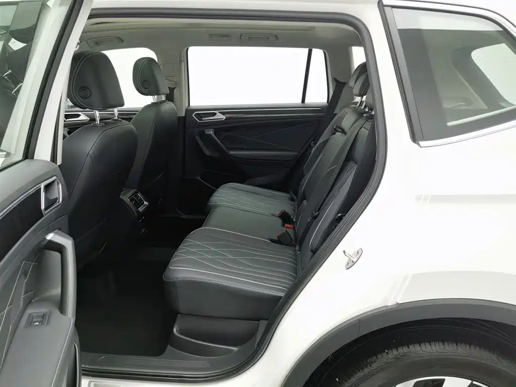 Volkswagen Tiguan L 2022 330TSI Automatic 2WD Smart Edition фото 15