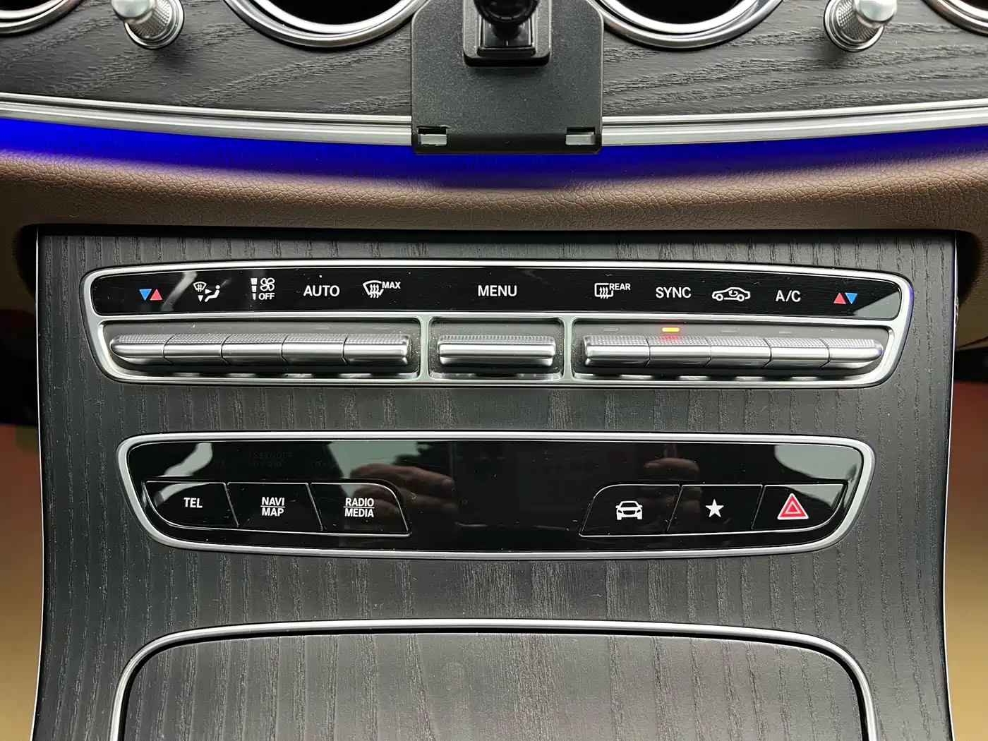 Mercedes-Benz E-Class 2022 E 300 L Sport Luxury фото 25