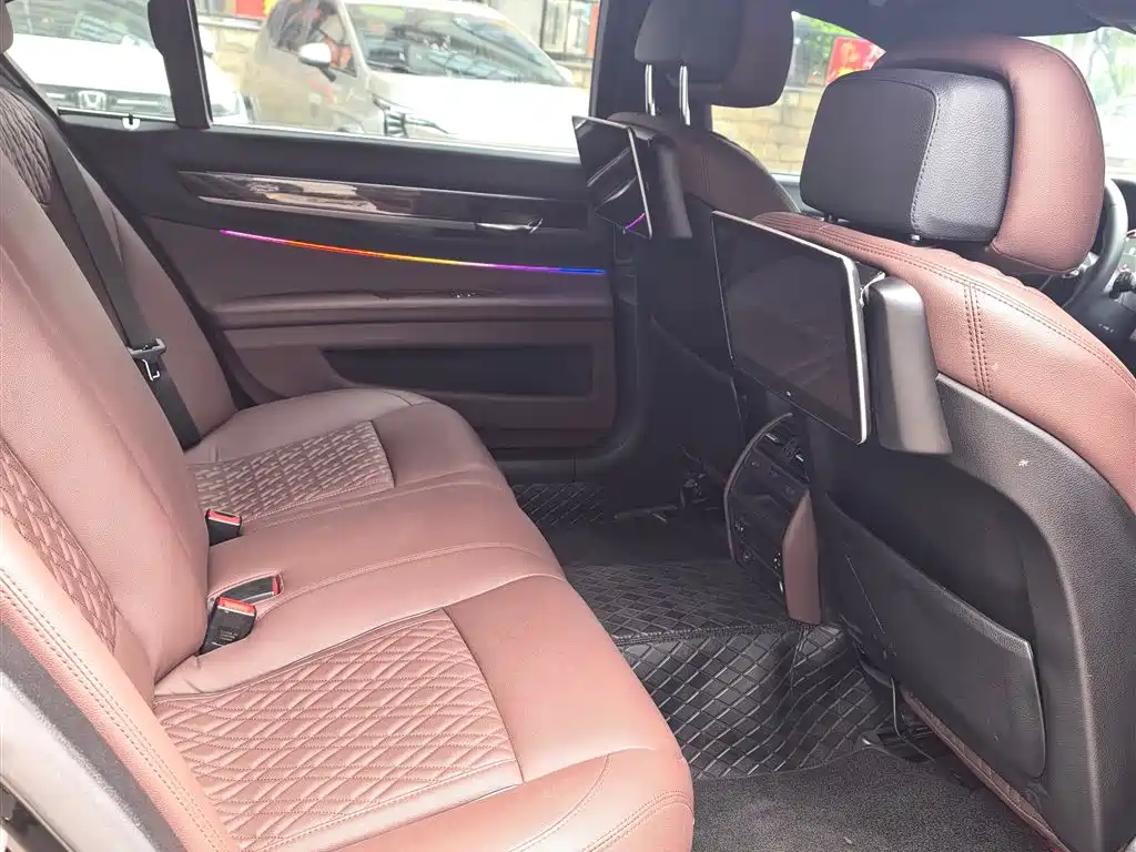 BMW 7 Series 2009 730Li Luxury фото 5