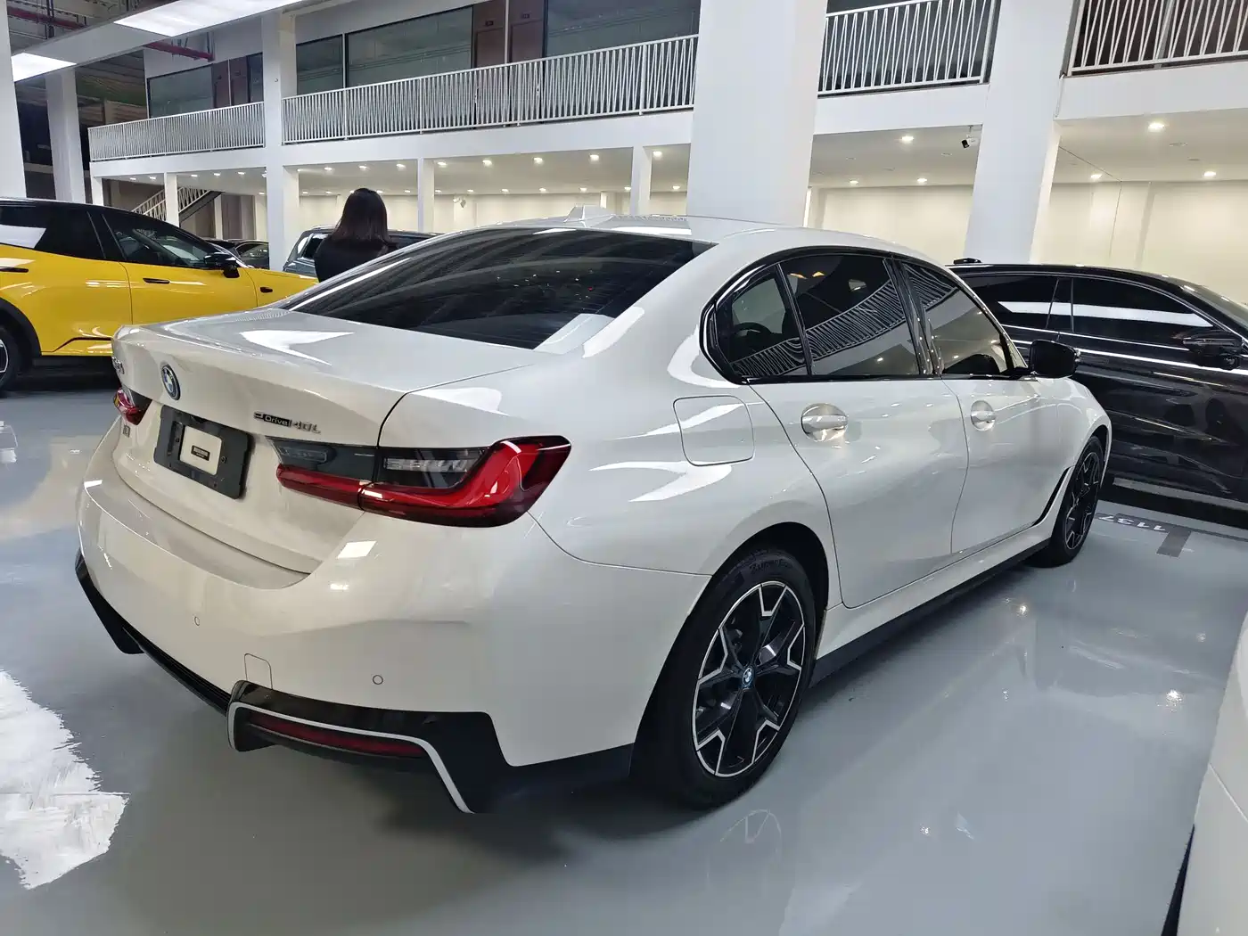 BMW i3 2023 eDrive 40 L Shadowline Package фото 16
