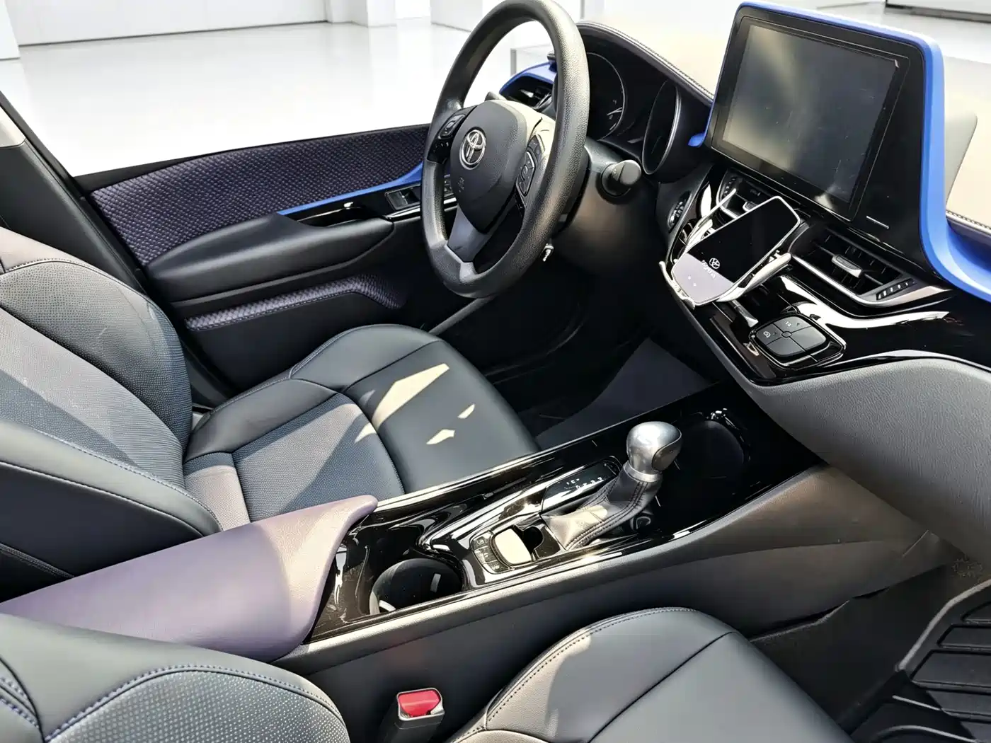 Toyota C-HR 2021 2.0L Comfort Edition фото 16