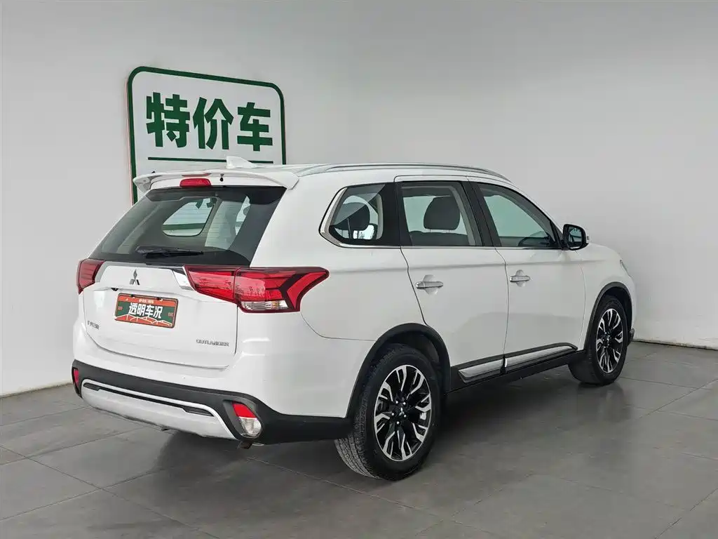 MITSUBISHI OUTLANDER