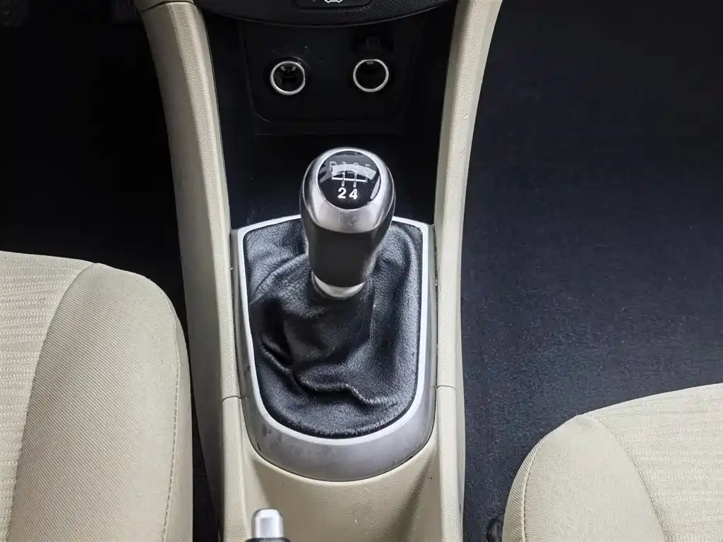 Hyundai Verna 2014 1.4L Manual Smart GLS фото 13